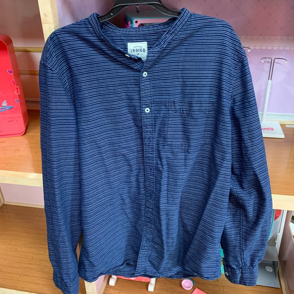 Indigo by American Eagle long sleeve button down